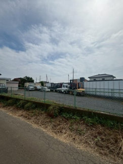 【前面道路含む現地写真】 | 坂戸市紺屋　資材置場用地　東武東上線『若葉駅』徒歩44分　【三芳野小学区】