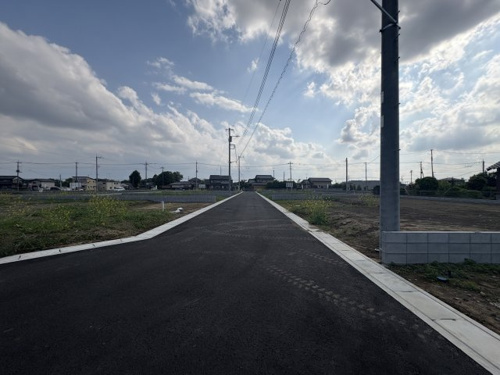 【前面道路含む現地写真】 【前面道路含む現地写真】 | 【砂山第1期 現地外観】
※令和7年5月時点