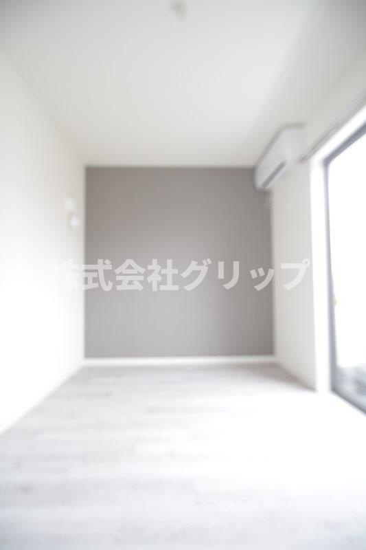 イーストサイド反町の洋室