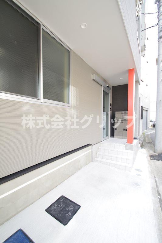 イーストサイド反町のエントランス