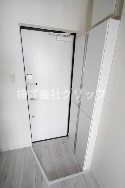 イーストサイド反町の玄関