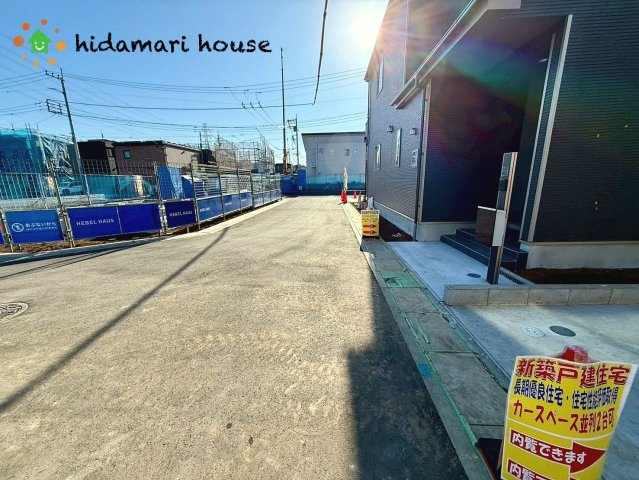 上尾市上第17　新築戸建　ハートフルAの前面道路含む現地写真