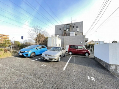 【その他共用部分】 | メゾン池田 | 屋根付きの駐輪場で雨が降っても大切な自転車が濡れなくてすみますね♪荷物が重いときに自転車があれば助かりますね！