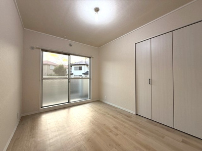 【キッチン】 | メゾン池田 | 3口ガスコンロ/グリル付きのシステムキッチンです☆場所を取るお鍋やお皿もたっぷり収納できます♪