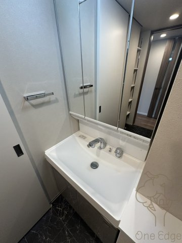 S-RESIDENCE天満橋arの独立洗面台