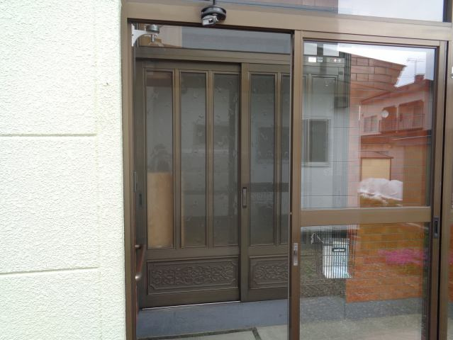 【玄関】 | 北見市北光２１７番地４３　中古売家　 | 【リフォーム後】玄関ドアはクリーニング致しました。