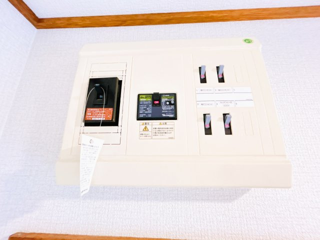 【発電・温水設備】 | 北見市北光２１７番地４３　中古売家　 | 【リフォーム後】こちらの住宅は50アンペアです。