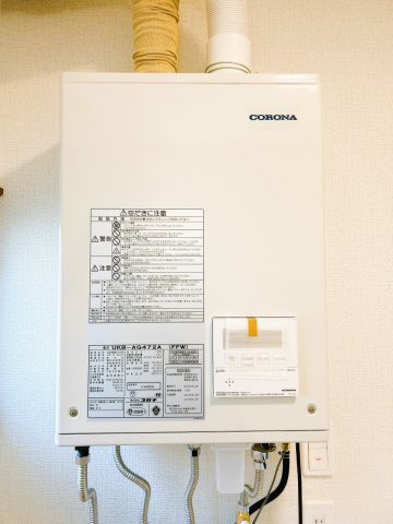 【発電・温水設備】 | 北見市北光２１７番地４３　中古売家　 | 【リフォーム後】ボイラーは新品に交換致しました。消耗品ですので、新品交換されていると嬉しいですね。壁掛けタイプですので、洗面スペースを有効に使えそうです。