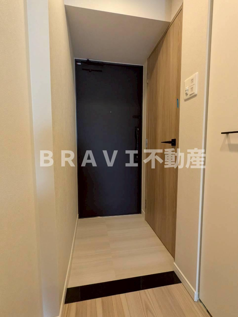 S-RESIDENCE天満橋ar BRAVI不動産の玄関|シューズインクローゼット付きの玄関