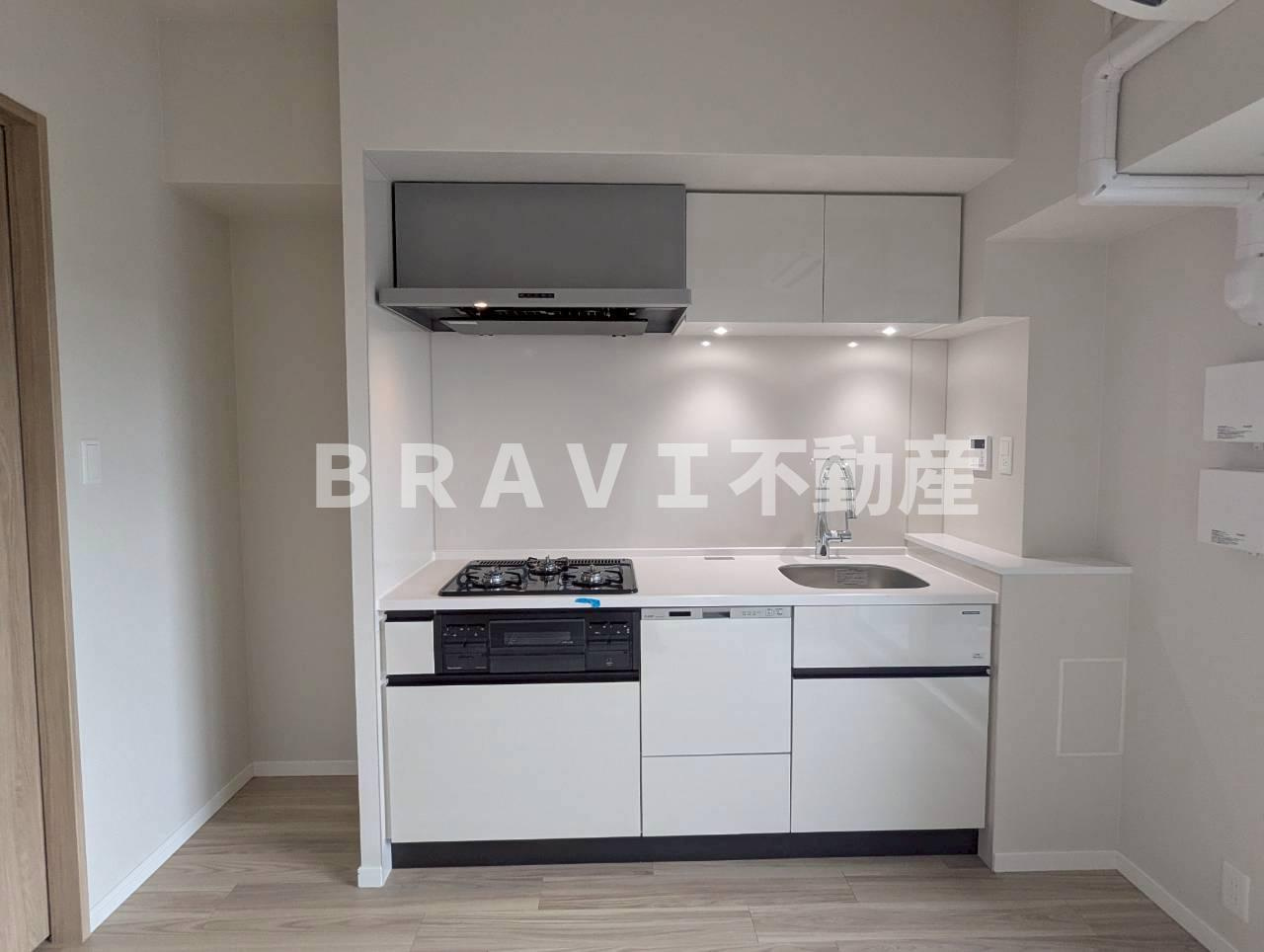 S-RESIDENCE天満橋ar BRAVI不動産のキッチン|3口ガスコンロの食洗器付きキッチン