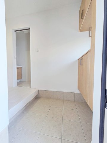 【玄関】 | 東海市第2荒尾町細高根　2号棟