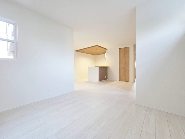 【居間・リビング】 | 東海市第2荒尾町細高根　2号棟