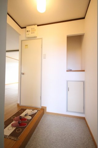 グリーンハイツ大久保の玄関