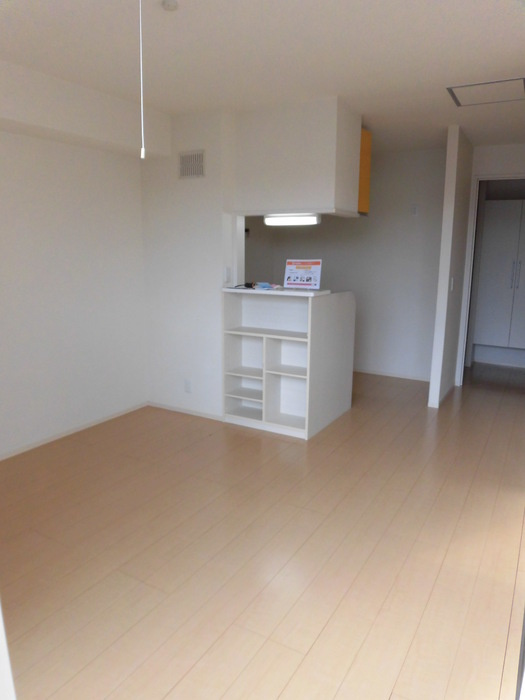 エマーブルⅢ A棟の居間・リビング|広いリビング★