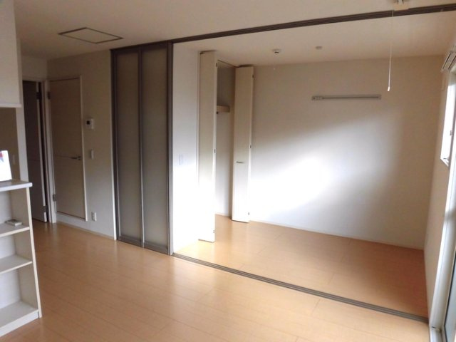 エマーブルⅢ A棟の寝室|クローゼット付の洋室です☆