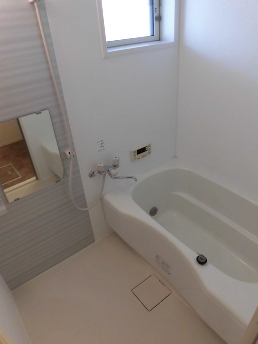 エマーブルⅢ A棟の浴室|追い焚き付きのお風呂です♪