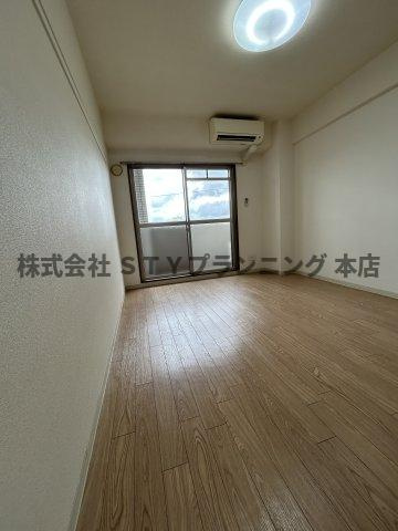 仲介手数料０円！ルミエール山中の居間・リビング