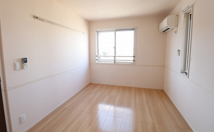 チェスナットの寝室|洋室（エアコン付き）