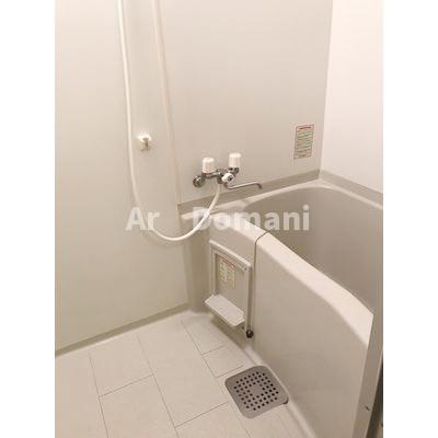 【浴室】 | アンプルールフェールスリーズ | 明るい色調の室内です