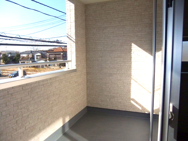 さいたま市桜区新開１丁目のアパートのバルコニー|暖かな日差しのふりそそぐバルコニー