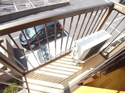 【バルコニー】 | クレーンハイツ | 外からの目が気にならないバルコニーで洗濯物が干せます