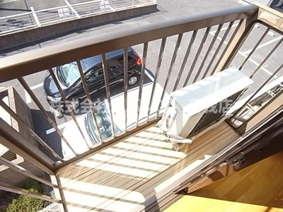 【バルコニー】 | クレーンハイツ | 開放的で明るい空間を演出してくれるバルコニーです