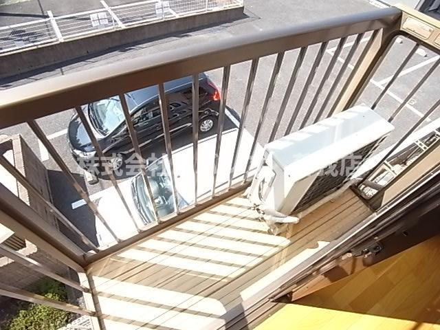 【バルコニー】 | クレーンハイツ | 開放的で明るい空間を演出してくれるバルコニーです