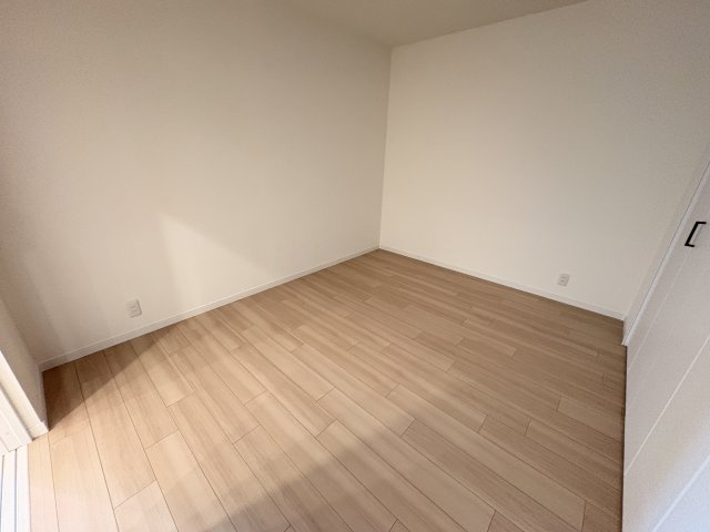 ハイレジデンス朝霧の洋室