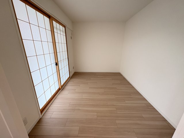 ハイレジデンス朝霧の洋室