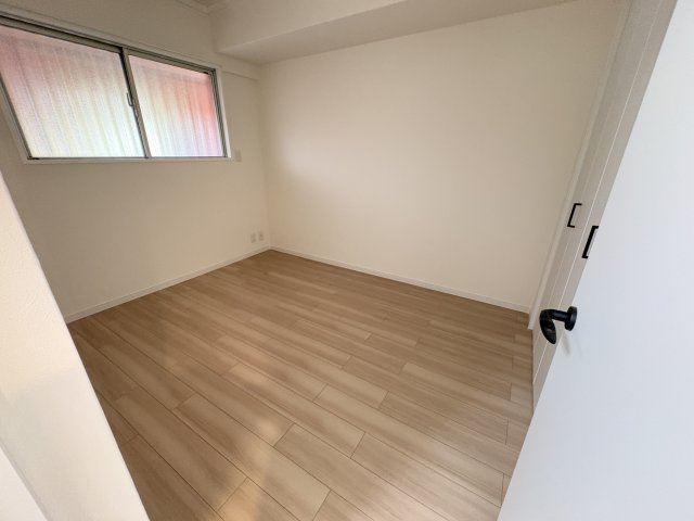 ハイレジデンス朝霧の洋室