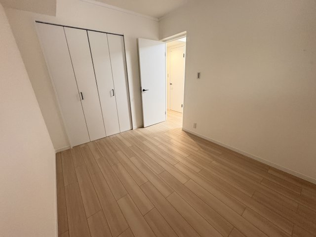 ハイレジデンス朝霧の洋室