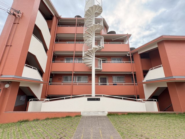 ハイレジデンス朝霧の外観