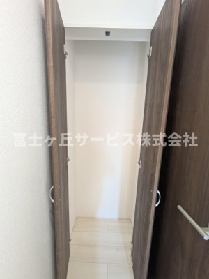 【収納】 | 浜松市中央区雄踏町宇布見 新築一戸建て 1号棟 | キッチン横の収納です