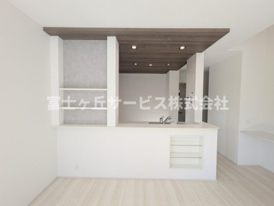 【キッチン】 | 浜松市中央区雄踏町宇布見 新築一戸建て 1号棟 | 前から見たキッチンです