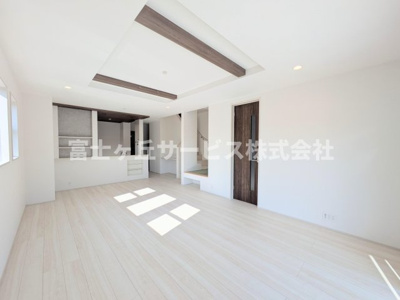 【居間・リビング】 | 浜松市中央区雄踏町宇布見 新築一戸建て 1号棟 | リビングです