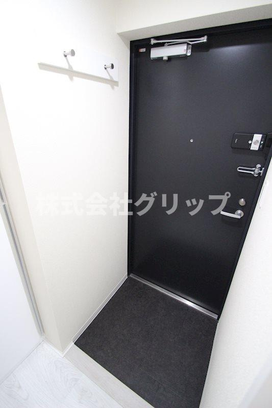 b'CASA Yokohamaの玄関