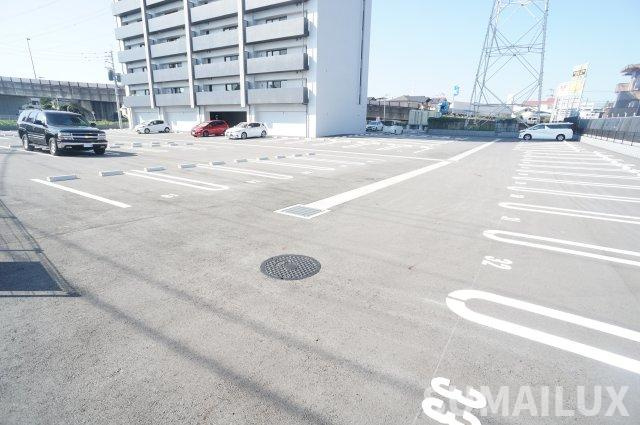 LIBTH光の森の駐車場