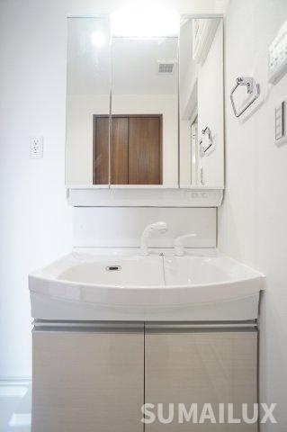 LIBTH光の森の独立洗面台