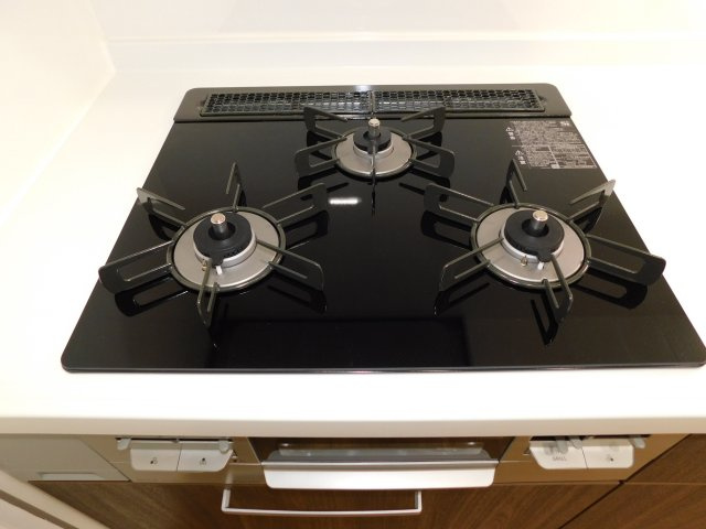 名古屋市北区上飯田通３丁目の中古マンションのキッチン|◇３口コンロ◇　　ガラストップコンロ新品交換　（２０２５年８月リフォーム済）