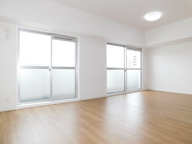 名古屋市北区上飯田通３丁目の中古マンションの居間・リビング|◇リビング◇　　広くて明るいリビング　（２０２５年８月リフォーム済）