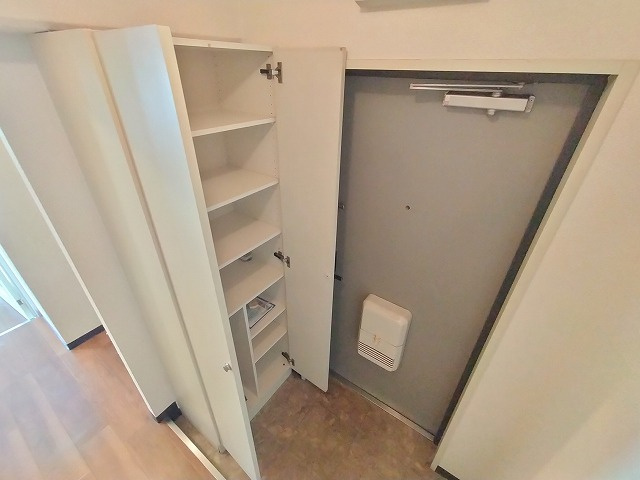 神戸市東灘区青木５丁目の賃貸マンションの収納