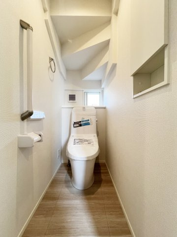 上安松423貸家のトイレ|写真は同じ施工のA棟です