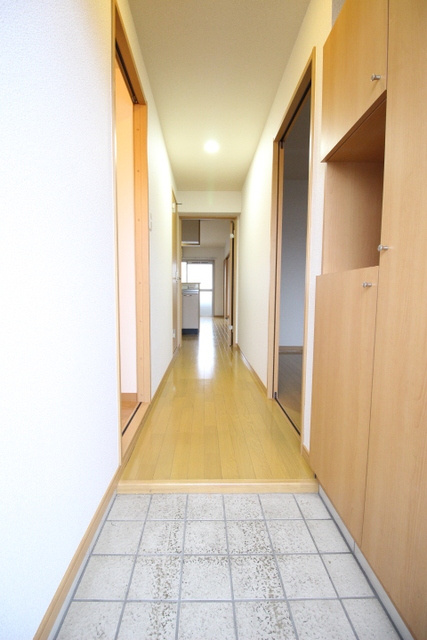 ユーミーサンフレンズの玄関|シューズボックス付きの玄関です☆