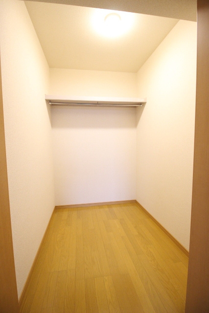 ユーミーサンフレンズの収納|ウォークインクローゼットなので収納豊富です★