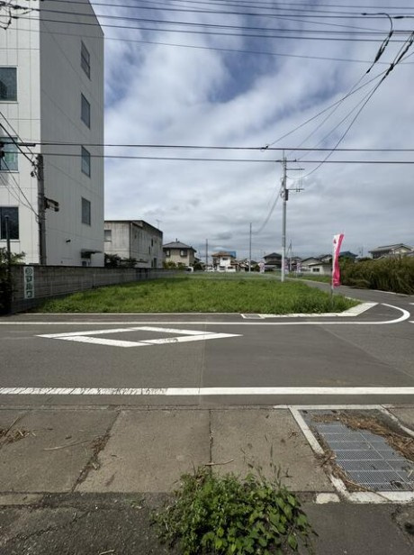 エースタウン田部井8 B区画の前面道路含む現地写真