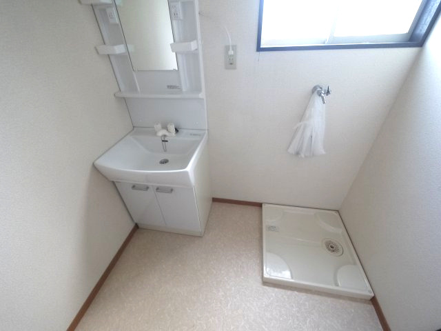 茂原市清水　中古戸建の独立洗面台|内装リフォーム済み令和7年8月  ウッドデッキ付き 1台（車種制限あり） 閑静な田園地帯