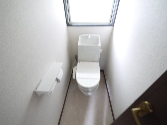 茂原市清水　中古戸建のトイレ|内装リフォーム済み令和7年8月  ウッドデッキ付き 1台（車種制限あり） 閑静な田園地帯