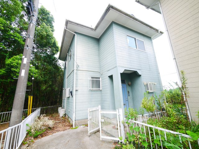 茂原市清水　中古戸建の外観|内装リフォーム済み令和7年8月  ウッドデッキ付き 1台（車種制限あり） 閑静な田園地帯