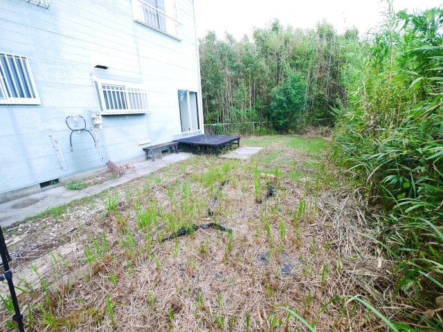 茂原市清水　中古戸建の庭|内装リフォーム済み令和7年8月  ウッドデッキ付き 1台（車種制限あり） 閑静な田園地帯