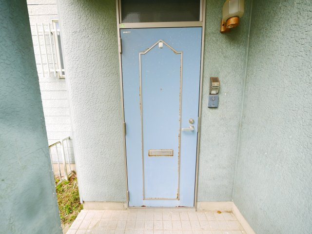 茂原市清水　中古戸建の玄関|内装リフォーム済み令和7年8月  ウッドデッキ付き 1台（車種制限あり） 閑静な田園地帯